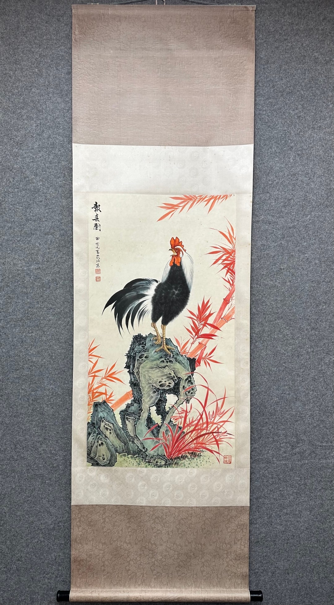 A Chinese Vertical Scroll Ink Painting of Rooster on Paper: A Chinese Vertical Scroll Ink Painting of Rooster on Paper Tian shiguang Without frame Size:99cmx53cm (The Dimensions Of All Batches Are Manually Measured.If You Need More Detailed Information,