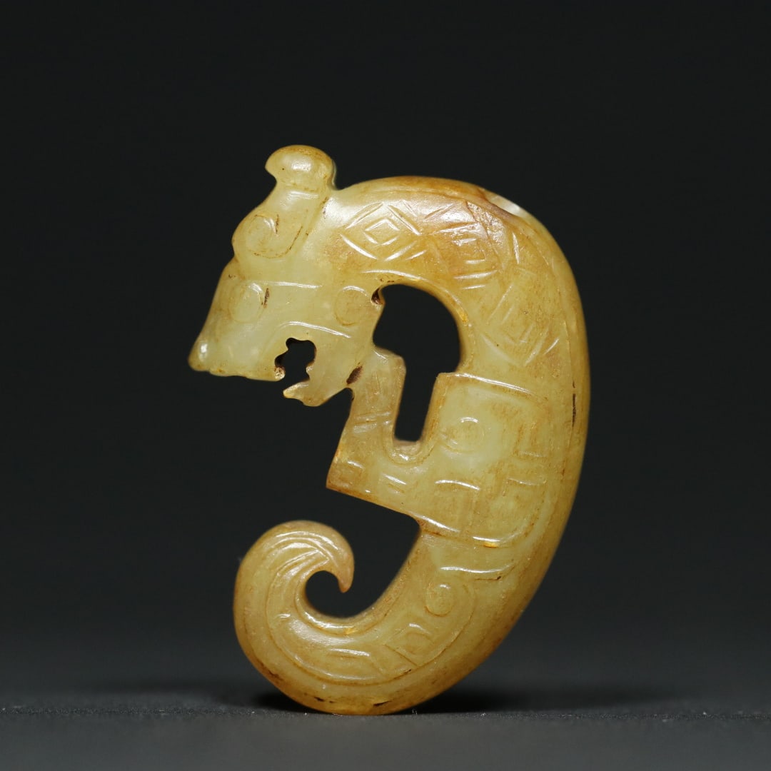 An Exquisite White Jade Dragon Pendant: An Exquisite White Jade Dragon Pendant W.Zhou , China Size:4.4cmx3.2cmx1.4cm Weight:26g (The Dimensions Of All Batches Are Manually Measured.If You Need More Detailed Information, Please Contact Our