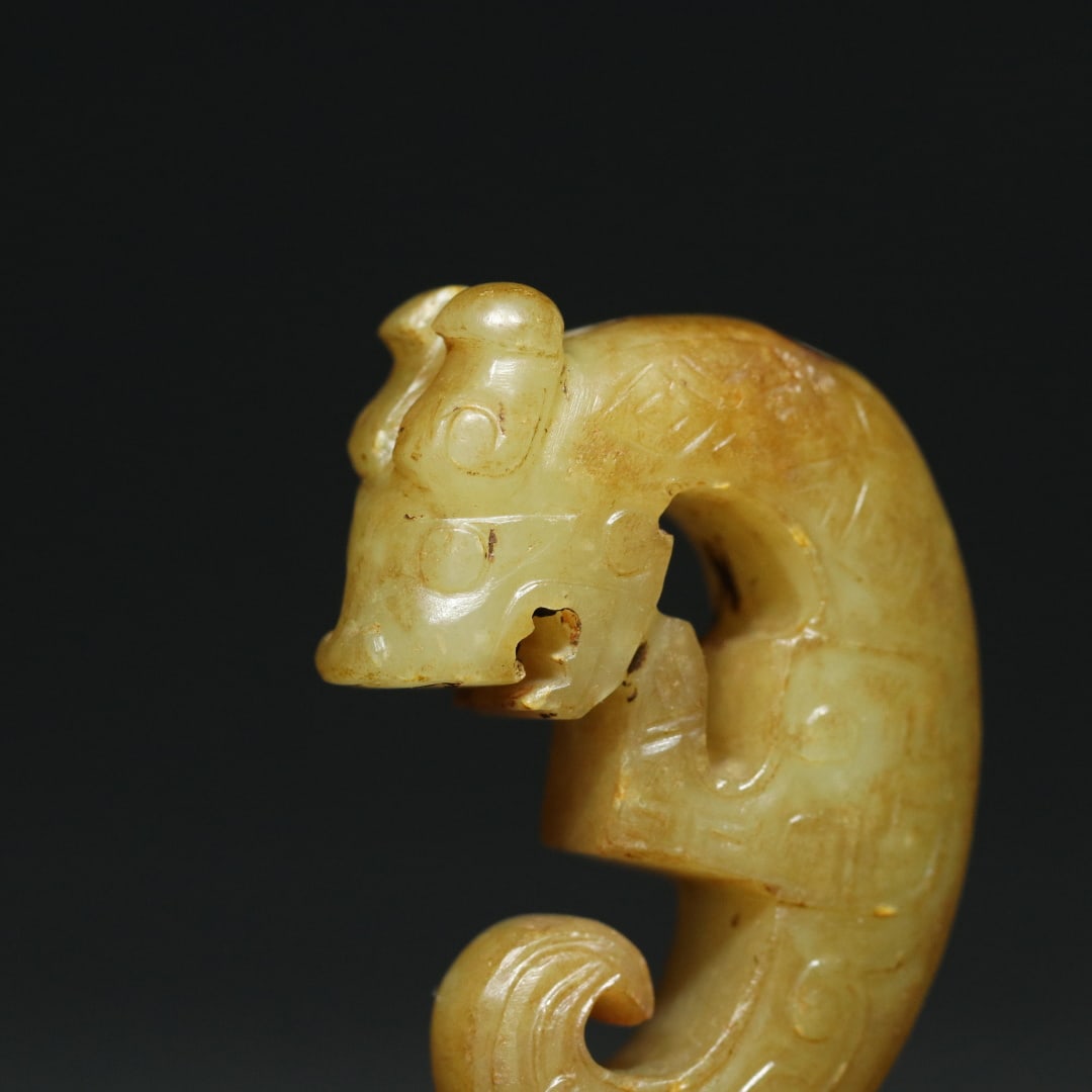 An Exquisite White Jade Dragon Pendant - 6