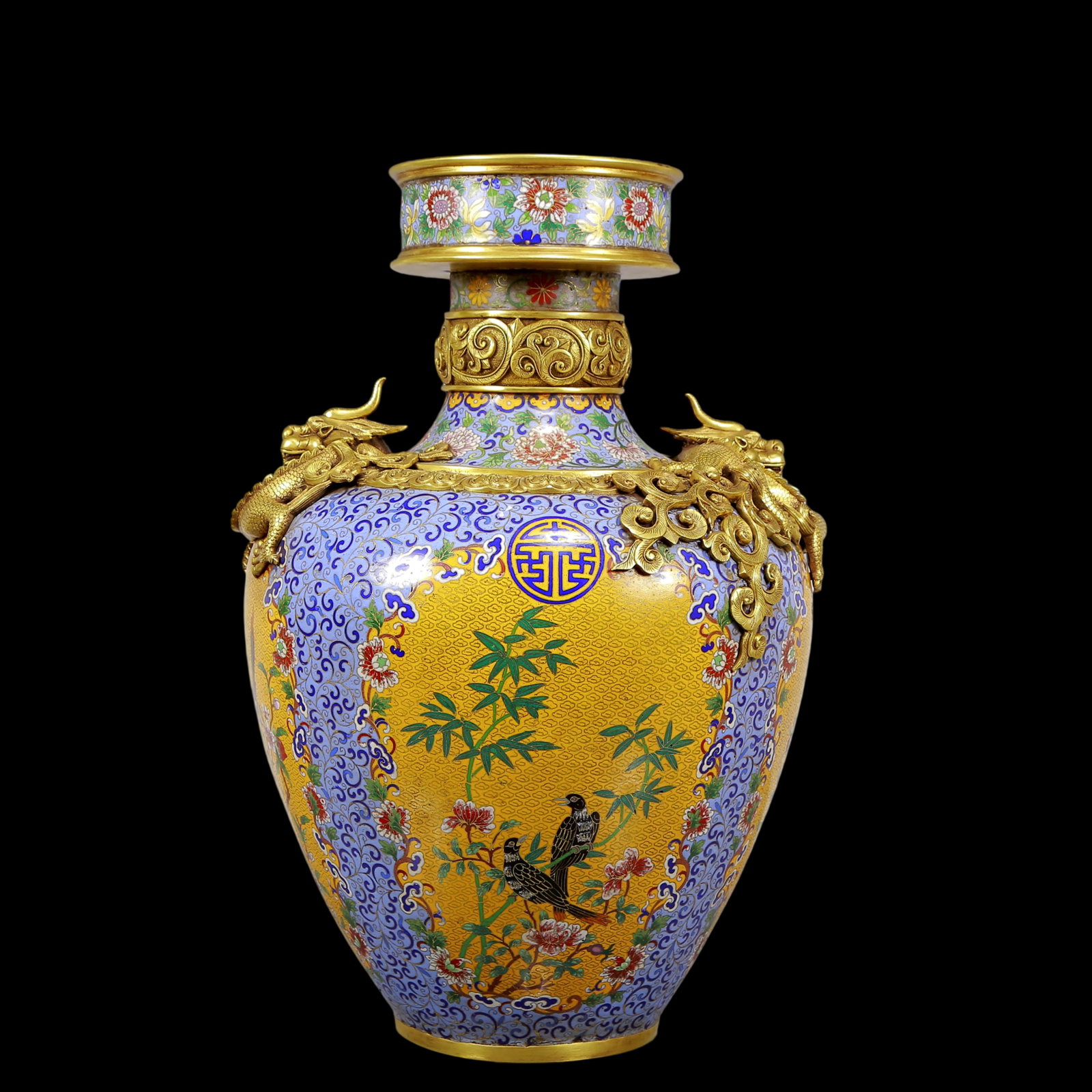 An Exquisite Gilt Bronze Cloisonne Flower and Bird Pattern Dragon Pattern Vase: An Exquisite Gilt Bronze Cloisonne Flower and Bird Pattern Dragon Pattern Vase Qing Dynasty, China Qianlong Four-character Mark Size:33cmx50cm Weight:16040g (The Dimensions Of All Batches Are