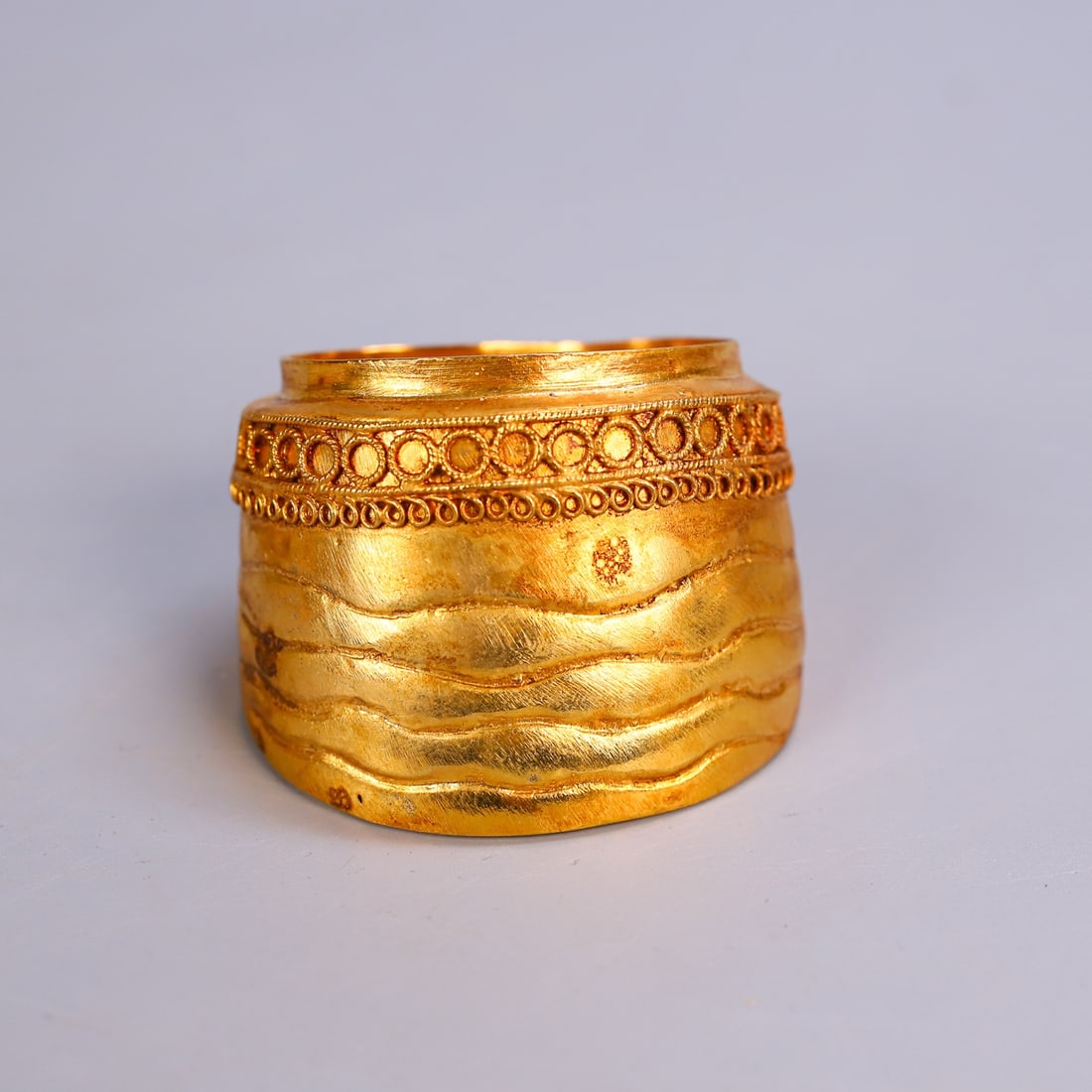 An Exquisite Gilt Bronze Ornament - 10