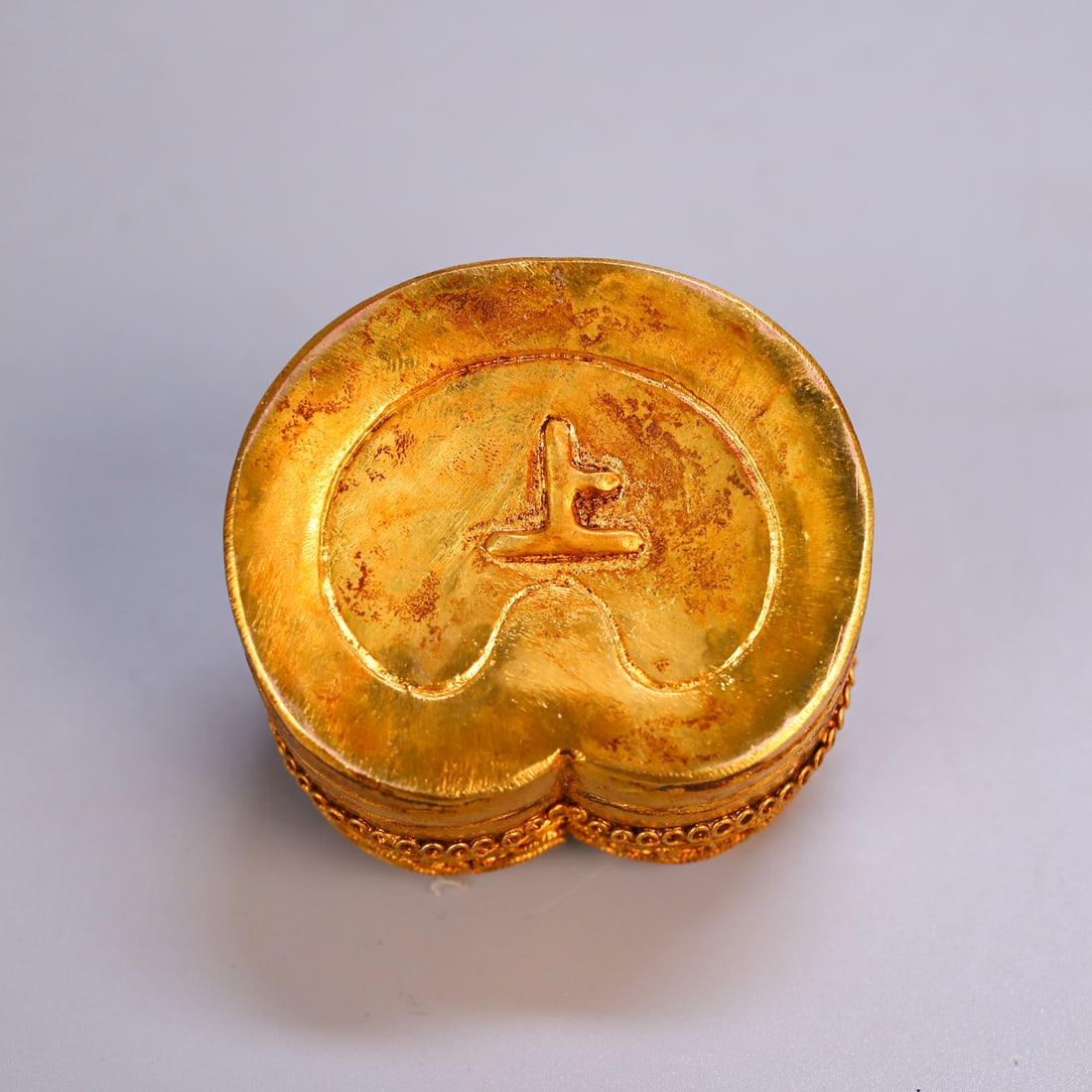 An Exquisite Gilt Bronze Ornament - 4