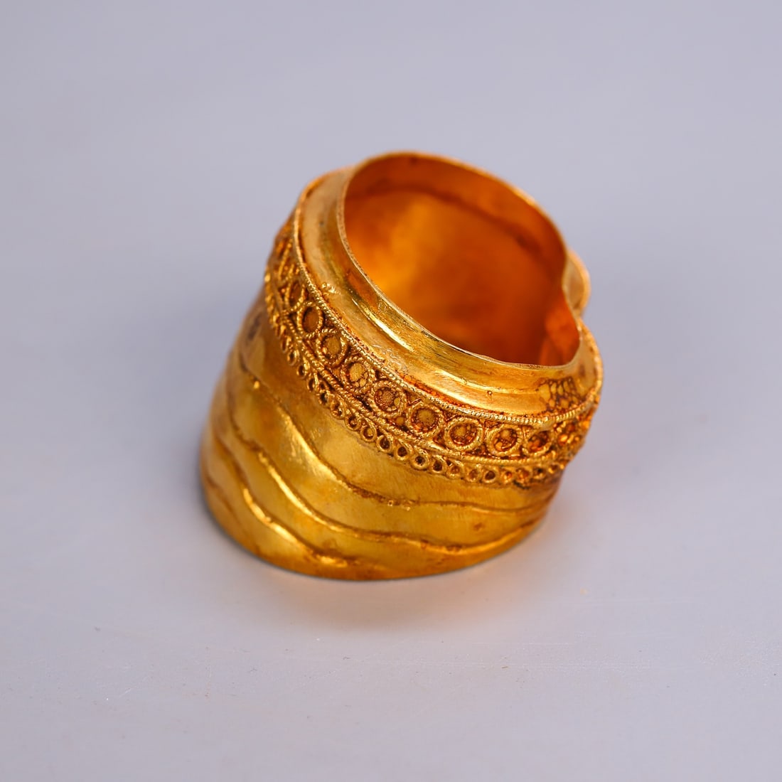 An Exquisite Gilt Bronze Ornament - 7