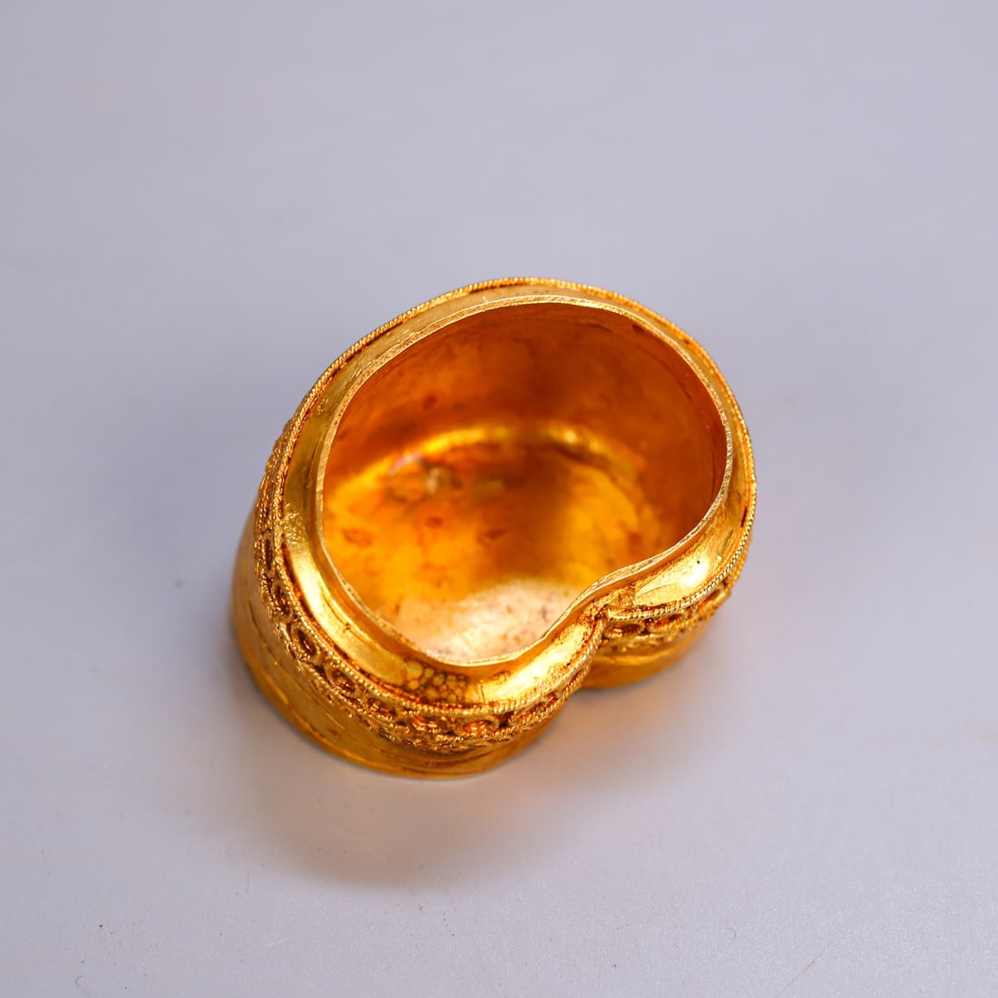 An Exquisite Gilt Bronze Ornament - 8