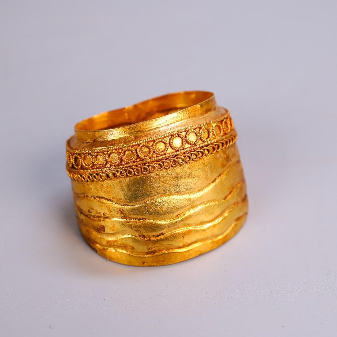 An Exquisite Gilt Bronze Ornament - 9