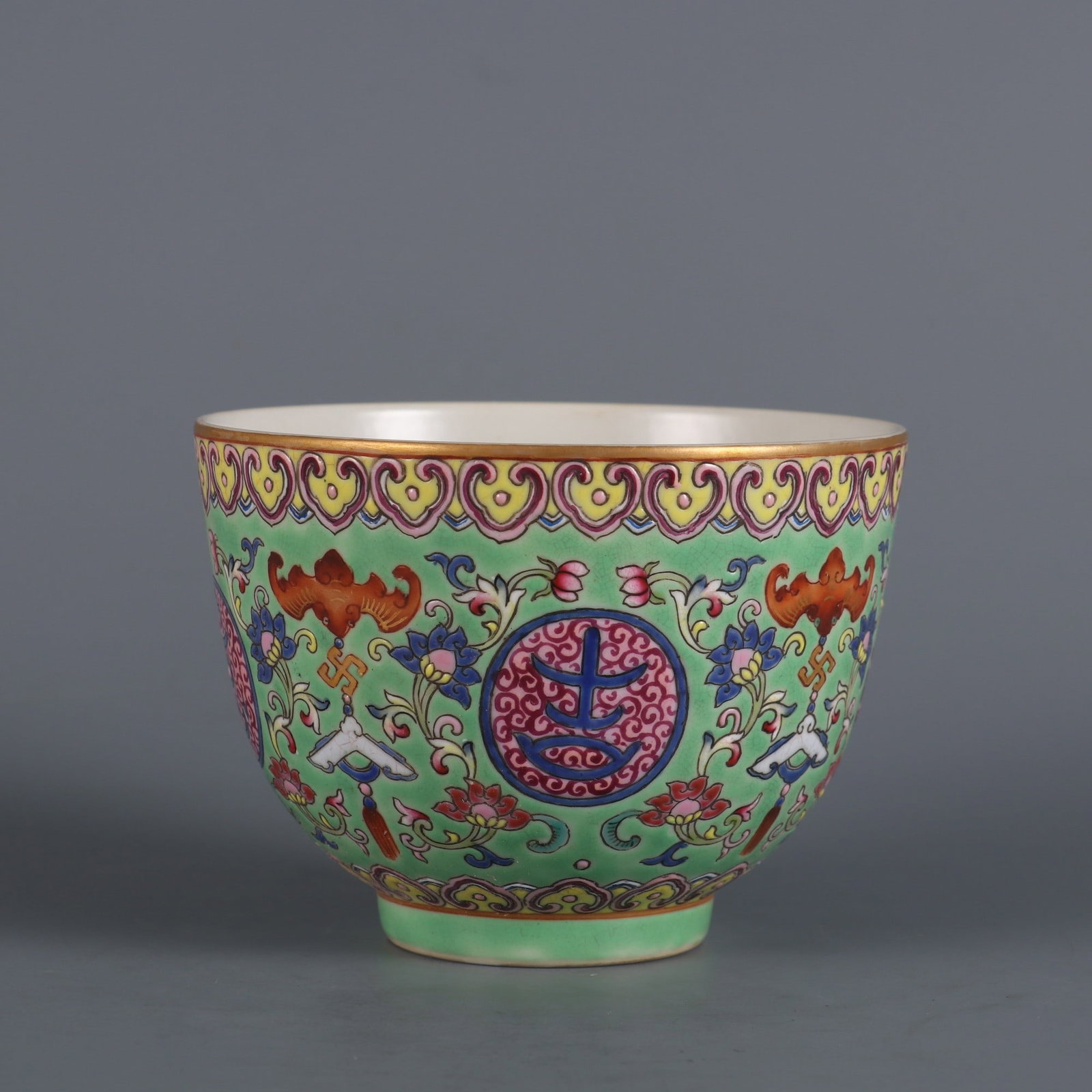 An Exquisite Famille-Rose Green Ground Lotus Pattern Cup: An Exquisite Famille-Rose Green Ground Lotus Pattern Cup Qing Dynasty, China Daoguang Six-character Mark Size:7cmx9.2cm (The Dimensions Of All Batches Are Manually Measured.If You Need More Detailed