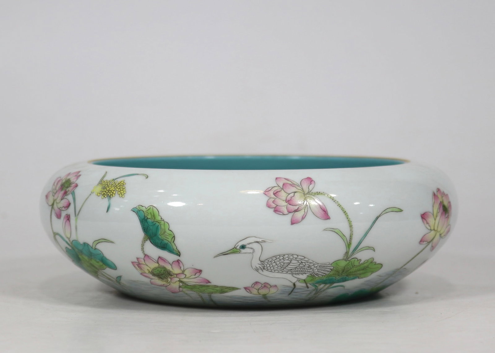 An Exquisite Famille-Rose Flower and Bird Pattern Brush Washer: An Exquisite Famille-Rose Flower and Bird Pattern Brush Washer Qing Dynasty, China Qianlong Six-character Mark Size:6.5cmx16cm (The Dimensions Of All Batches Are Manually Measured.If You Need More