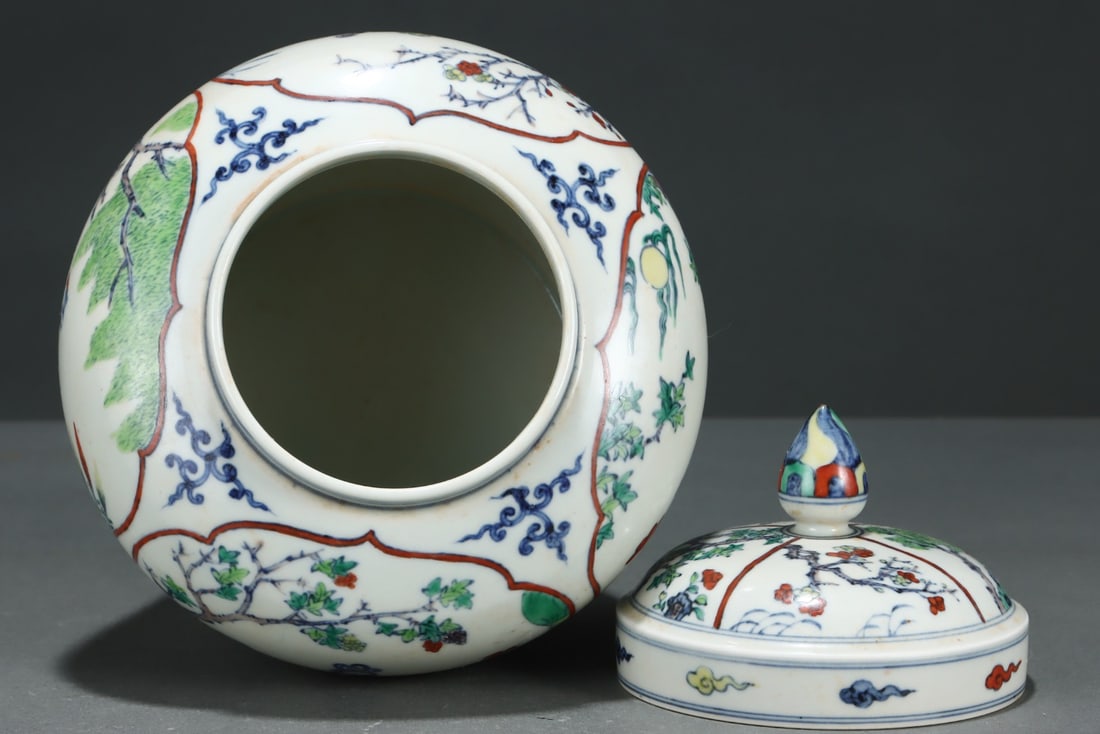 An Exquisite Doucai Character and Story Pattern Jar - 7