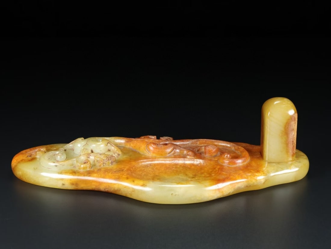 An Exquisite White Jade Dragon Pattern Inkstone: An Exquisite White Jade Dragon Pattern Inkstone Qing Dynasty, China Size:25cmx10cmx3cm Size:5cmx3cmx3cm Total Weight:832g (The Dimensions Of All Batches Are Manually Measured.If You Need More