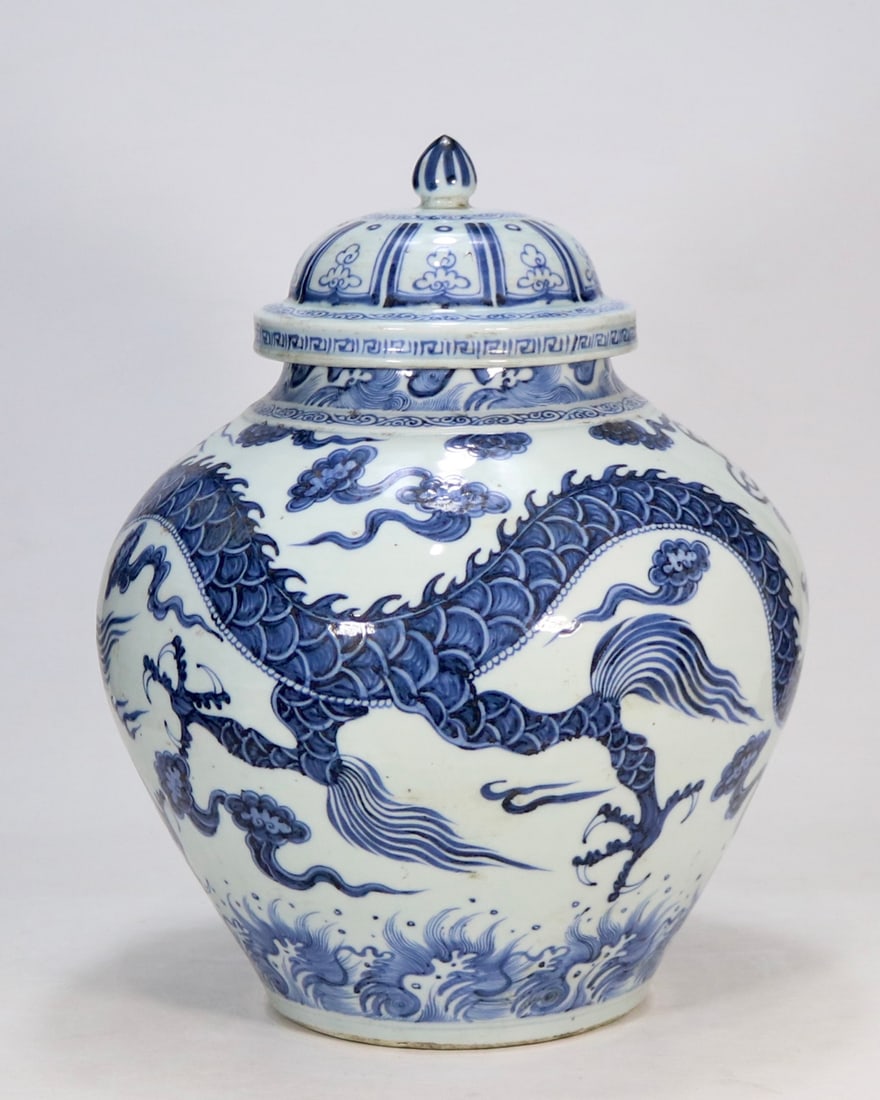 An Exquisite Blue and White Seawater Pattern Dragon Pattern Jar - 3