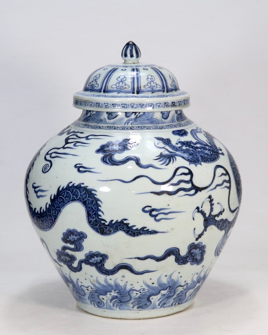 An Exquisite Blue and White Seawater Pattern Dragon Pattern Jar - 4