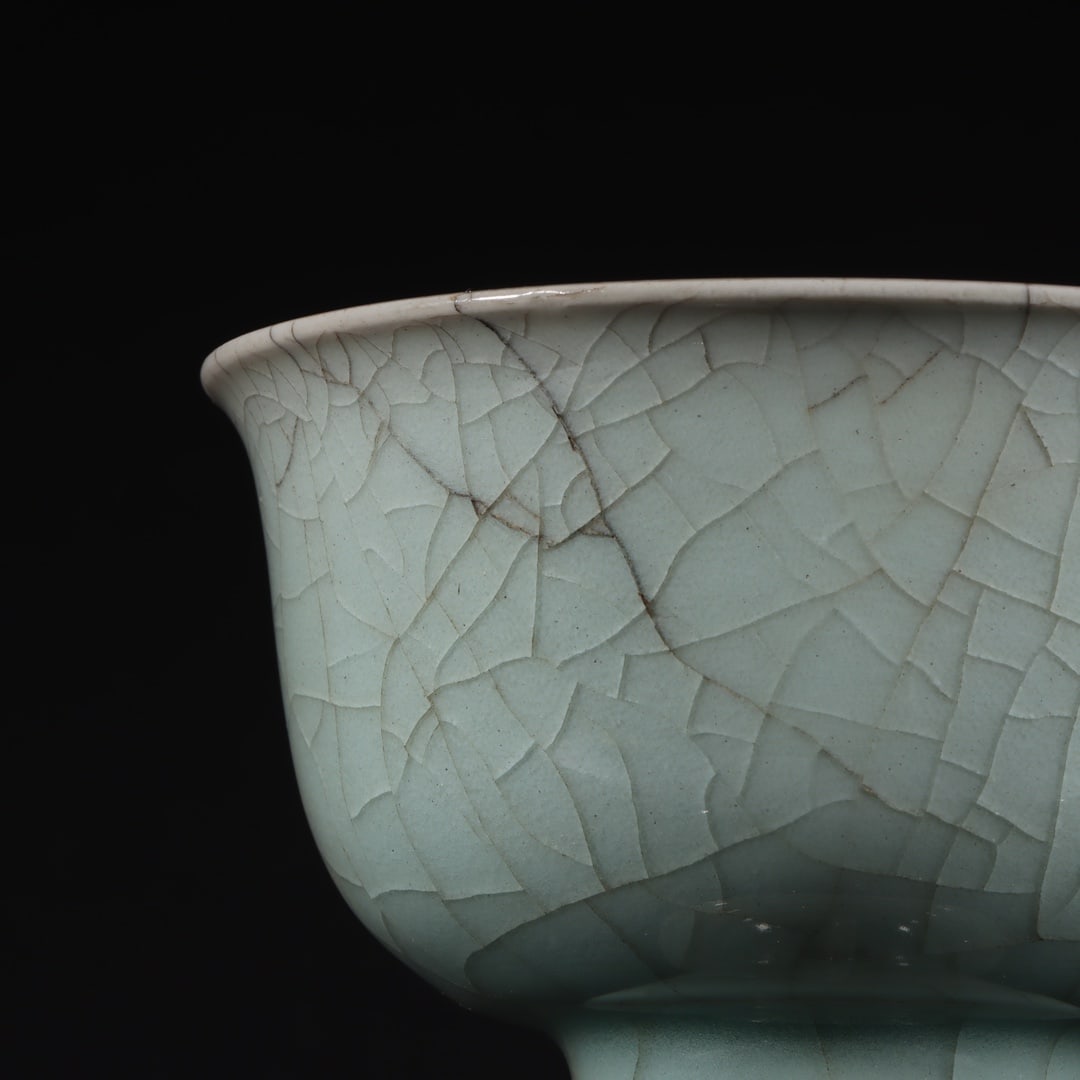 An Exquisite Longquan yao Candlestick - 6