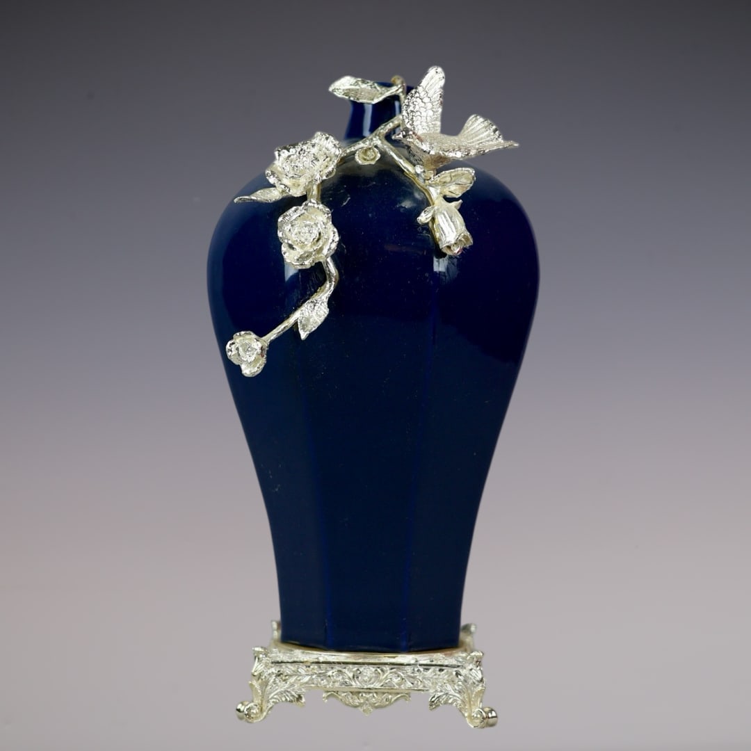 An Exquisite Ji Blue Glazed Inlaid Bronze Flower and Bird Pattern Vase: An Exquisite Ji Blue Glazed Inlaid Bronze Flower and Bird Pattern Vase Qing Dynasty, China Yongzheng Six-character Mark Size:41cmx25cm (The Dimensions Of All Batches Are Manually Measured.If You Need 