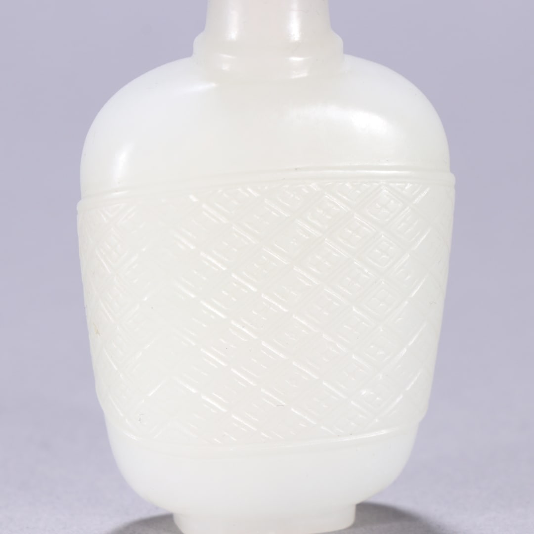 An Exquisite White Jade Snuff Bottle - 6