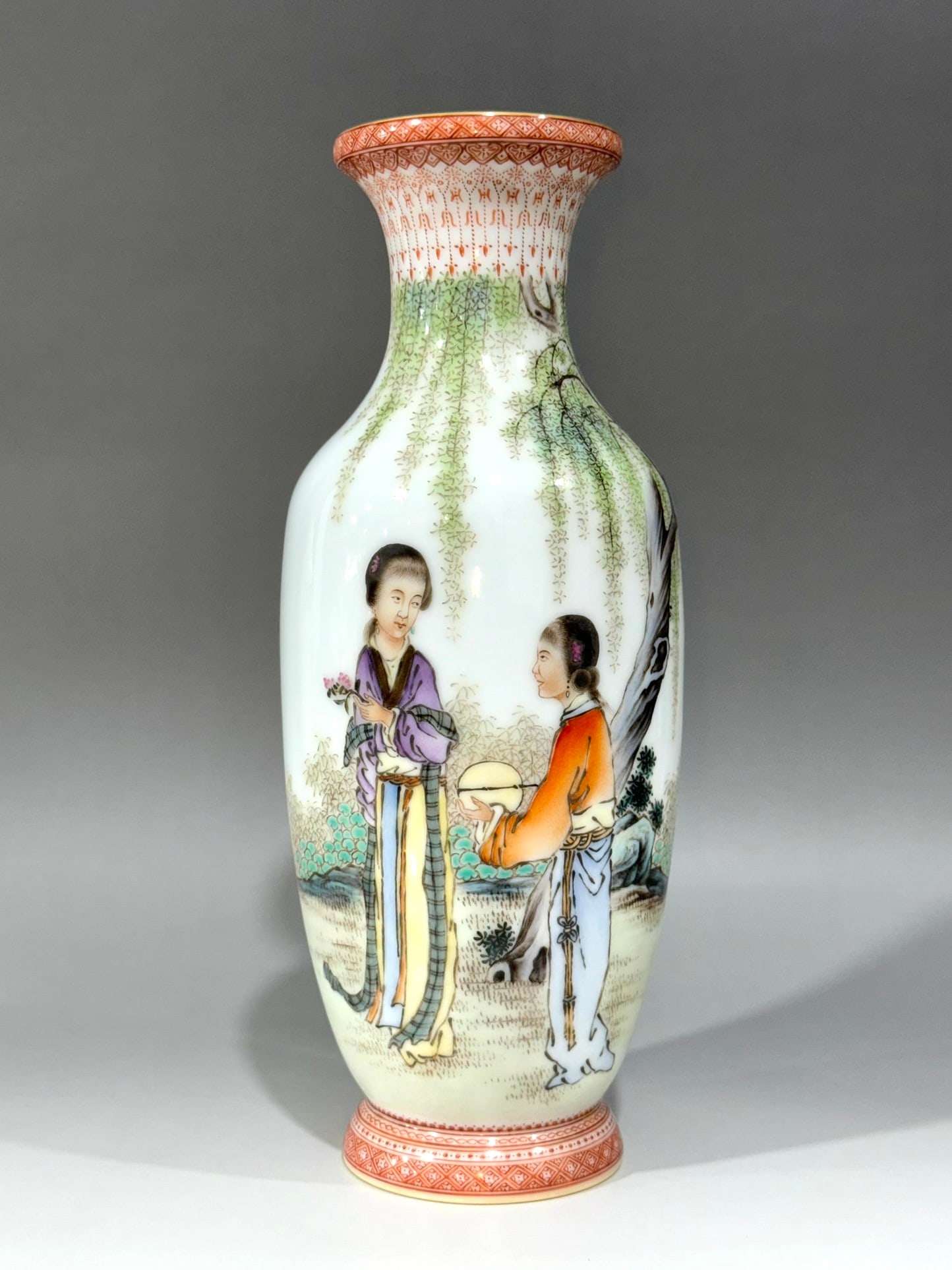 An Exquisite Iron-Red Painted Gold Character and Story Pattern with poem Vase: An Exquisite Iron-Red Painted Gold Character and Story Pattern with poem Vase Qing Dynasty, China Size:25.7cmx11cm (The Dimensions Of All Batches Are Manually Measured.If You Need More Detailed Inform