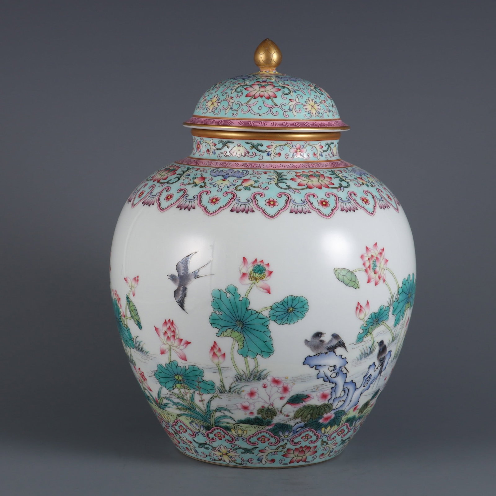 An Exquisite Famille-Rose Flower and Bird Pattern Lotus Pattern Jar: An Exquisite Famille-Rose Flower and Bird Pattern Lotus Pattern Jar Qing Dynasty, China Qianlong Six-character Mark Size:28.8cm (The Dimensions Of All Batches Are Manually Measured.If You Need More