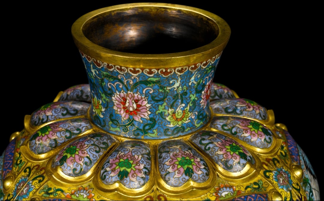 An Exquisite Cloisonne Lotus Pattern Crane Pattern Vase - 2