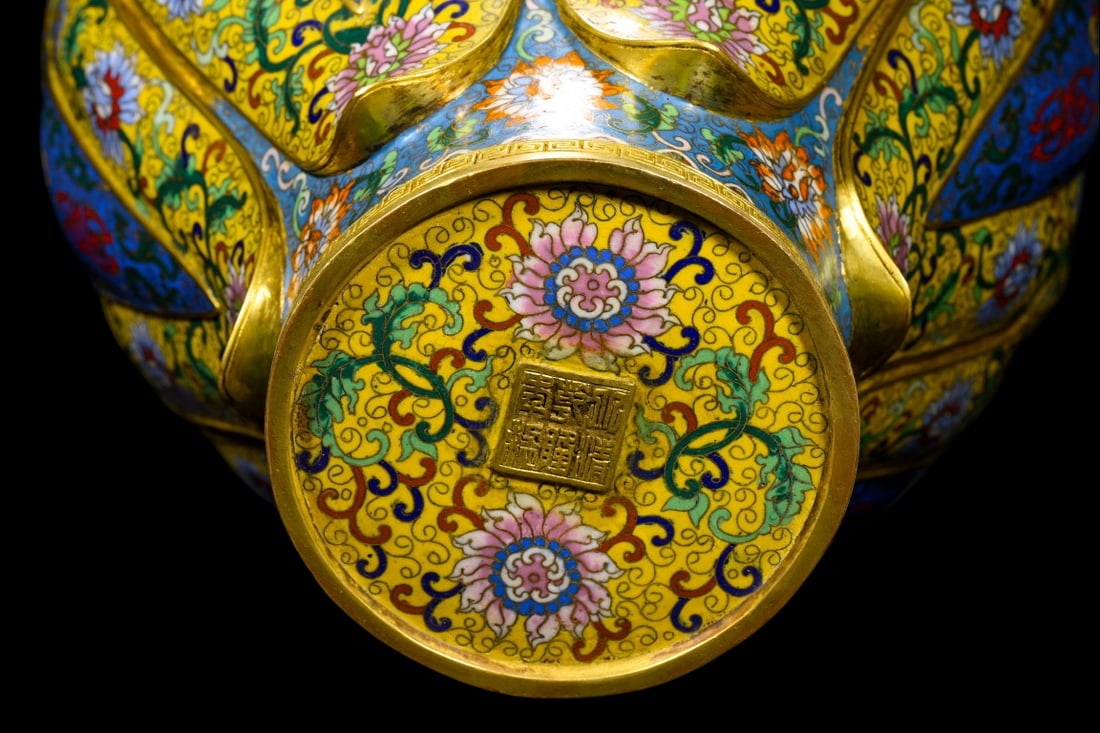 An Exquisite Cloisonne Lotus Pattern Crane Pattern Vase - 9