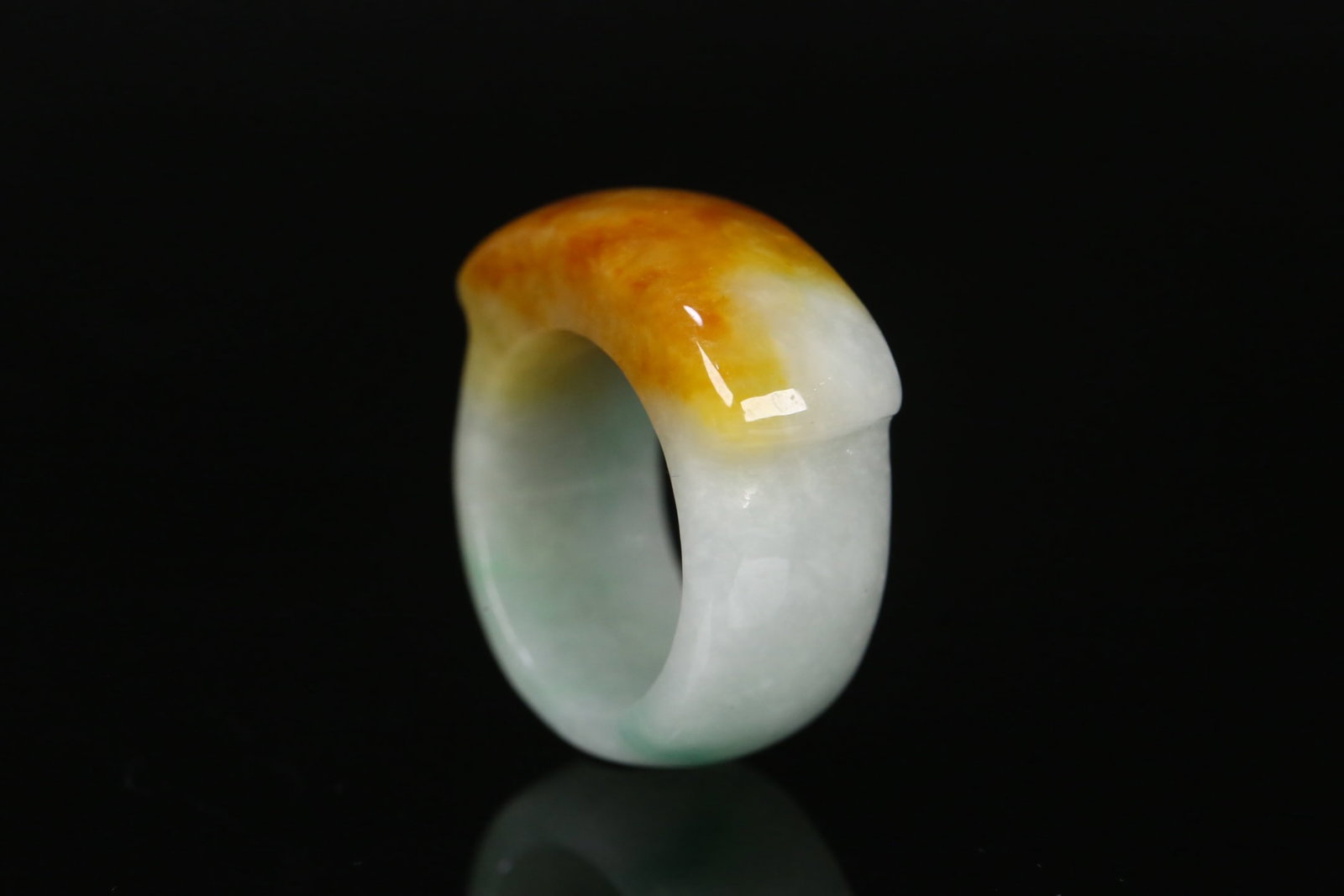 An Exquisite Jadeite Ring - 3