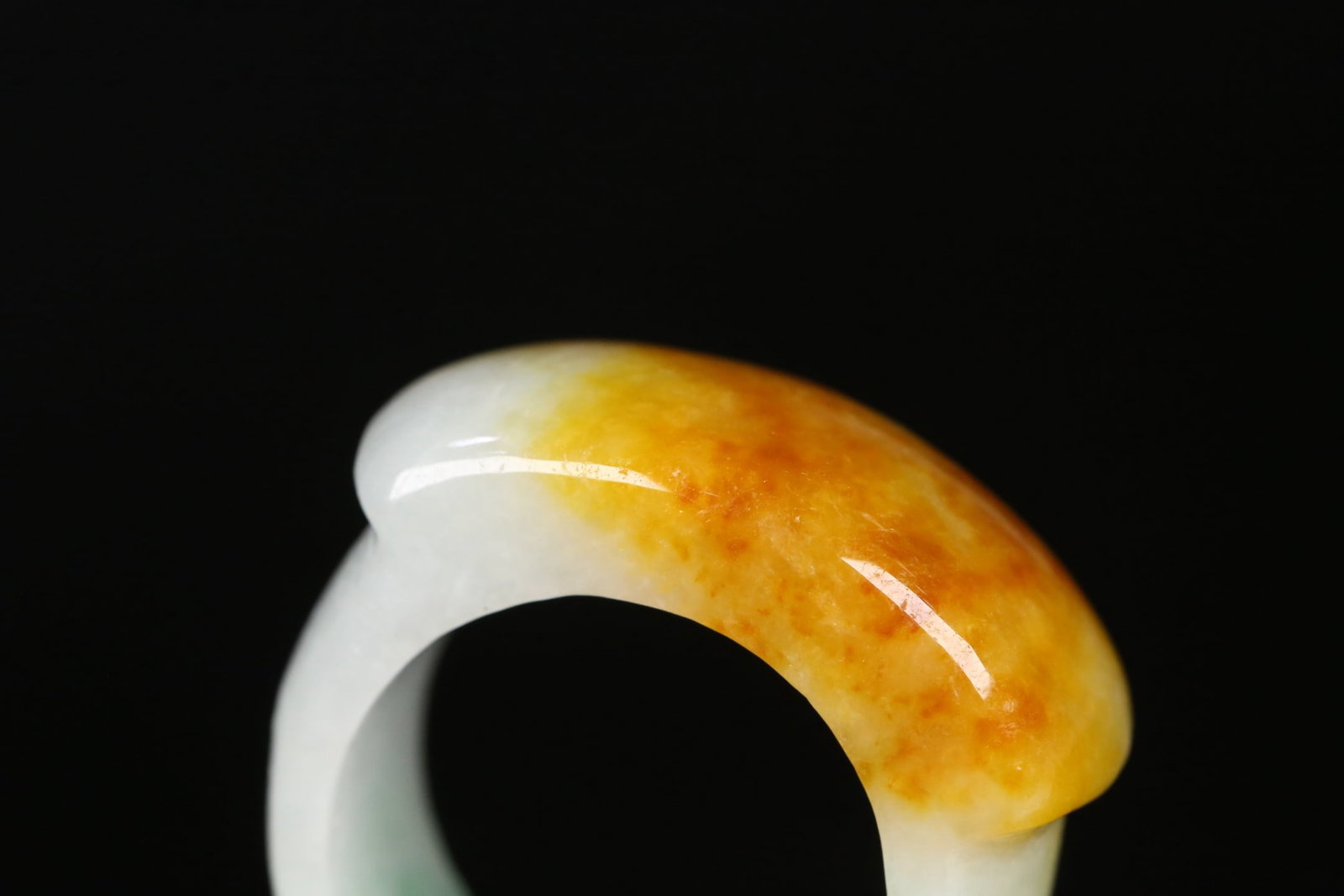 An Exquisite Jadeite Ring - 6