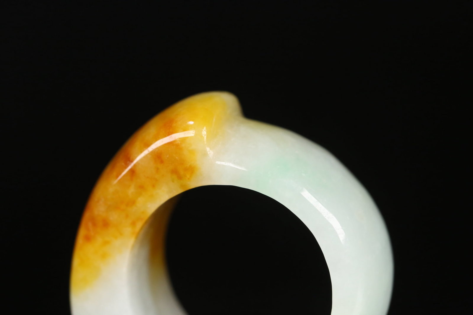 An Exquisite Jadeite Ring - 7