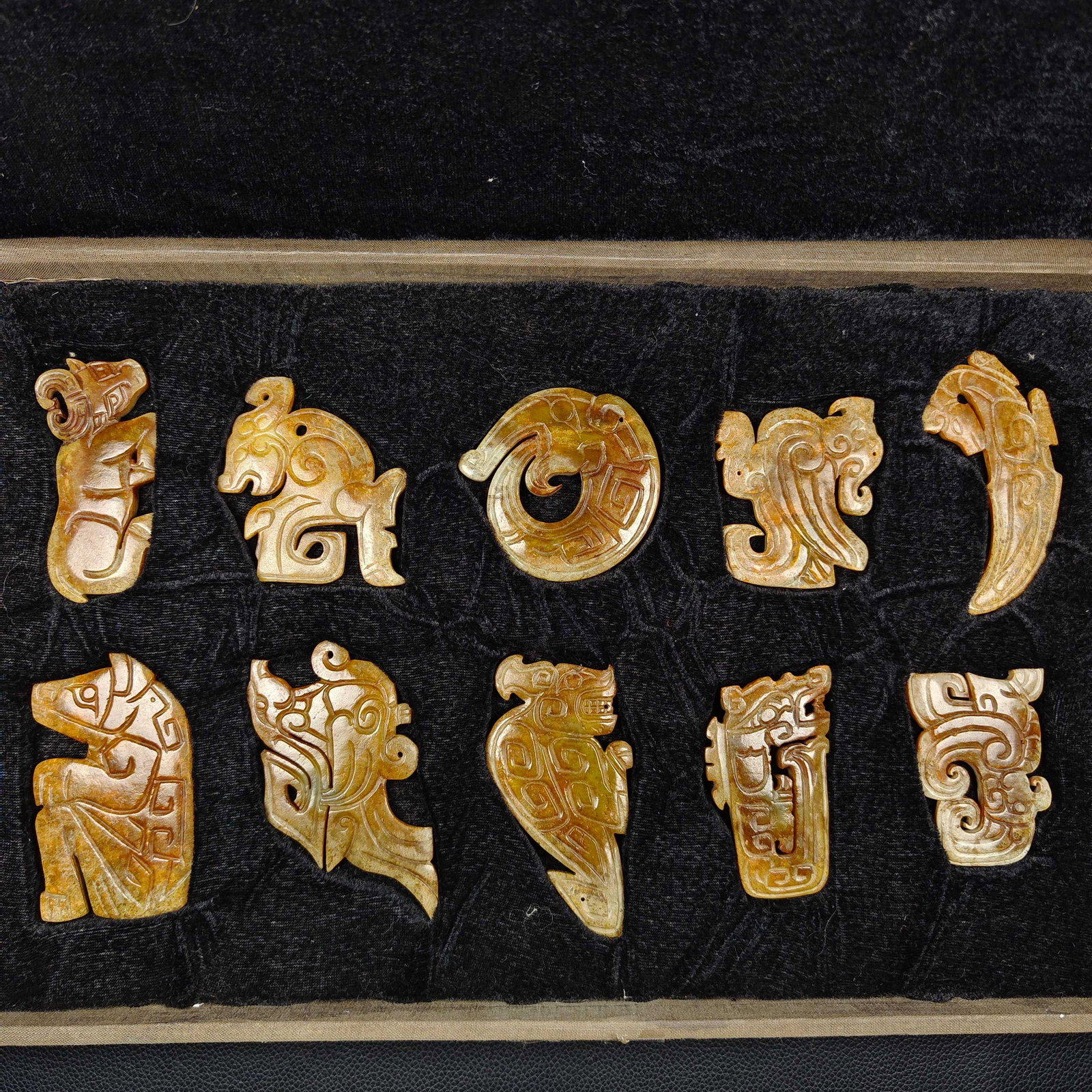 A Set of Fine White Jade With Inscription Auspicious Beast Ornament: A Set of Fine White Jade With Inscription Auspicious Beast Ornament Han Dynasty, China Size:7cmx4.5cm Size:7cmx10cm Weight:470g (The Dimensions Of All Batches Are Manually Measured.If You Need More