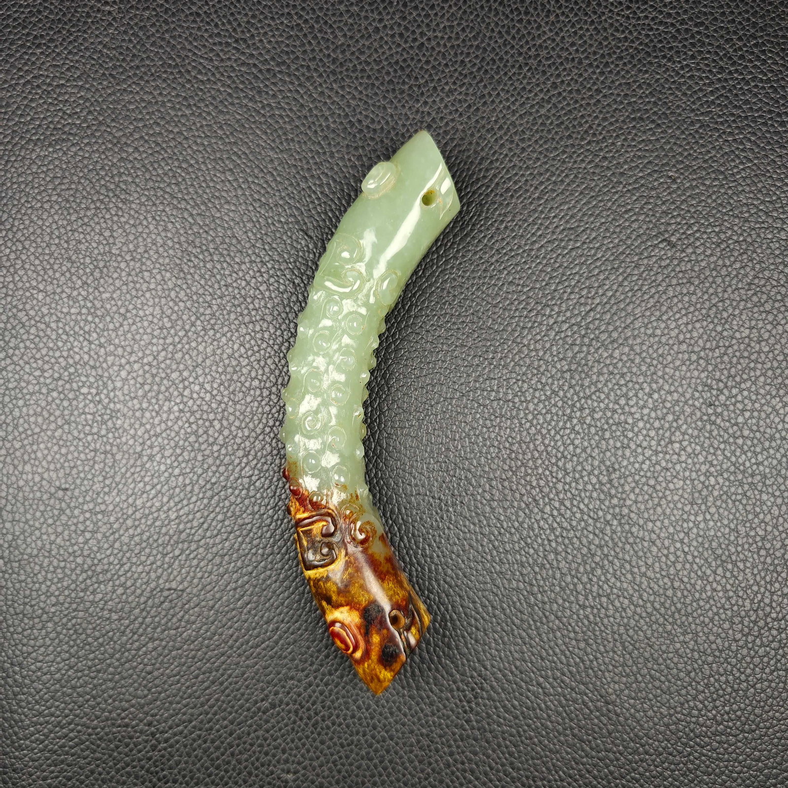 An Exquisite White Jade Ornament - 3