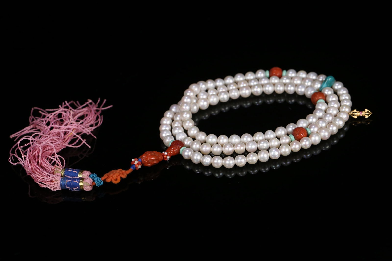 An Exquisite Pearl Bracelets: An Exquisite Pearl Bracelets Qing Dynasty, China Size:0.9cm Weight:114.3g (The Dimensions Of All Batches Are Manually Measured.If You Need More Detailed Information, Please Contact Our Customer