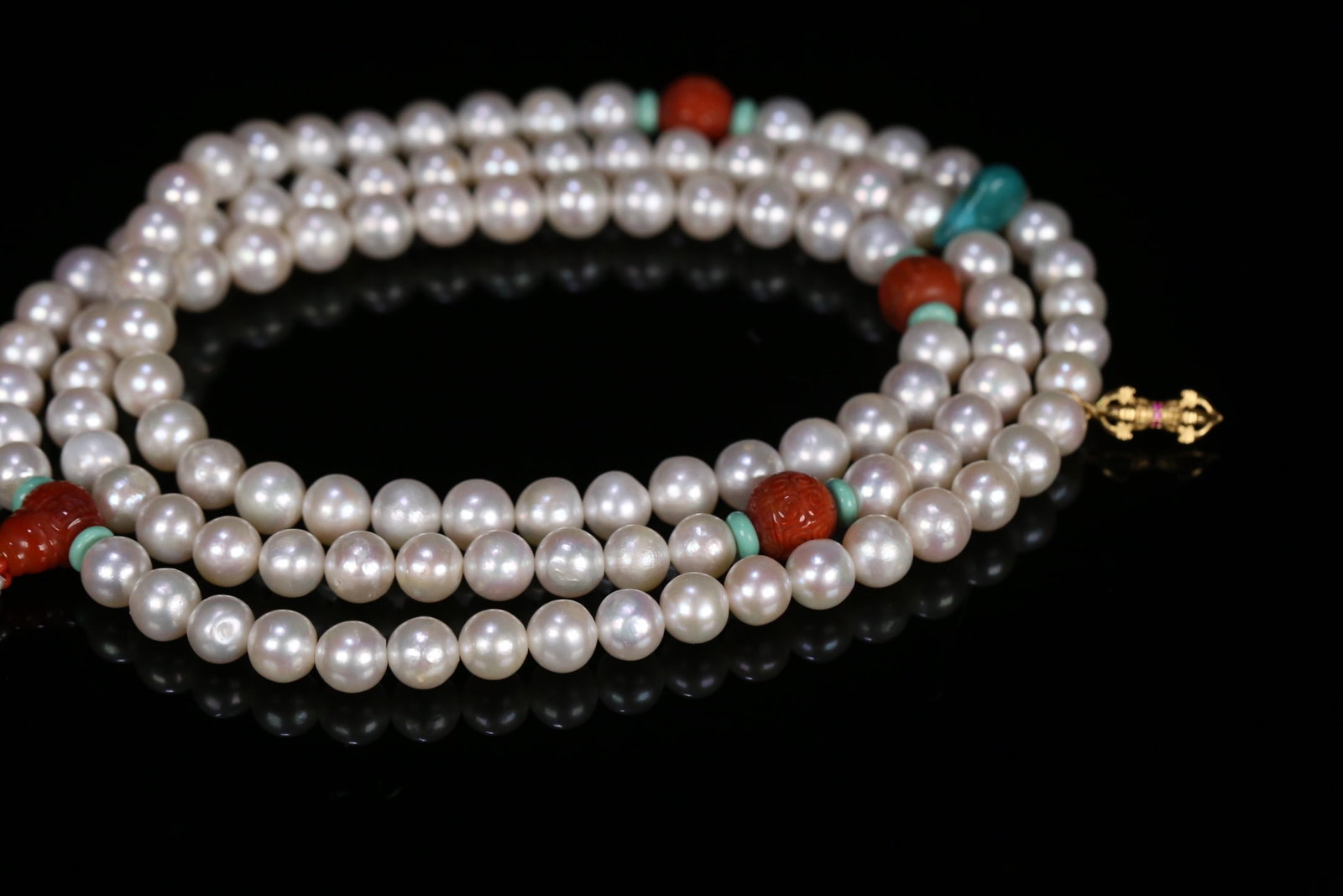 An Exquisite Pearl Bracelets - 2
