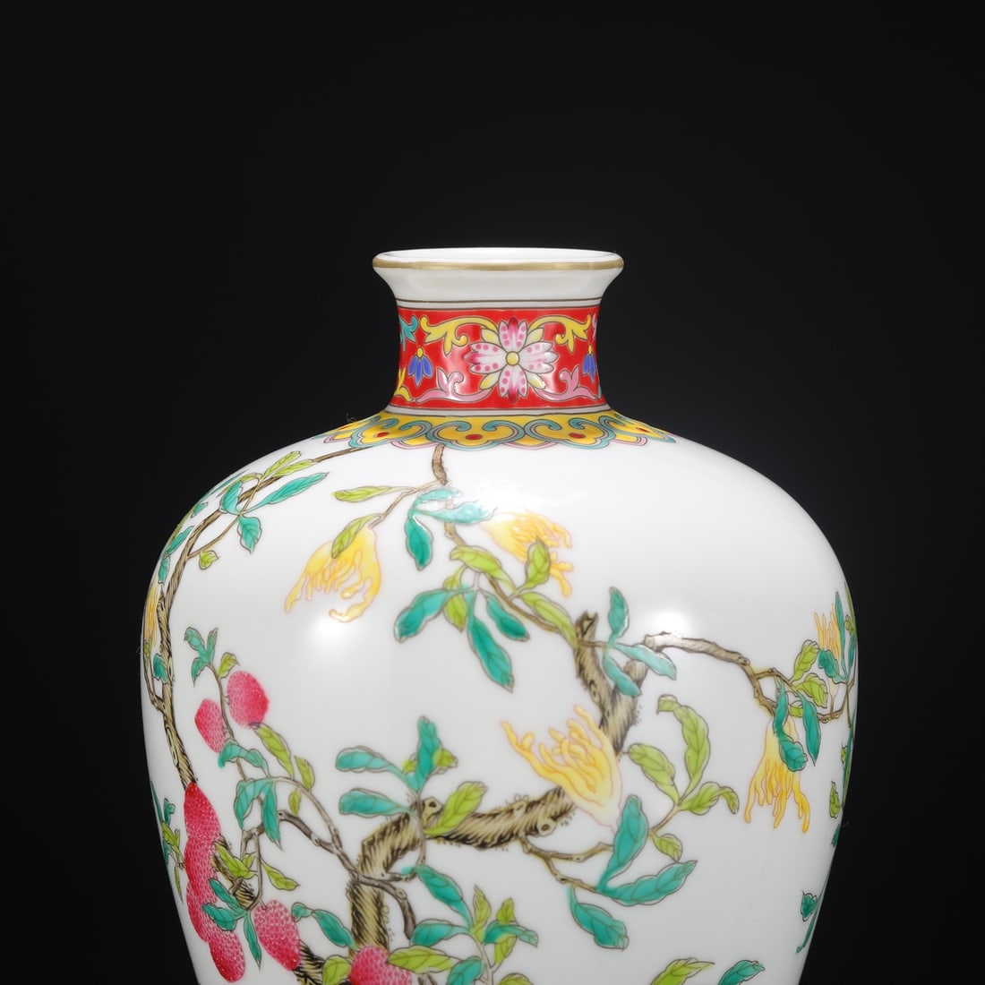 An Exquisite Enamel Lotus Pattern Flower and Fruit Pattern Vase - 3