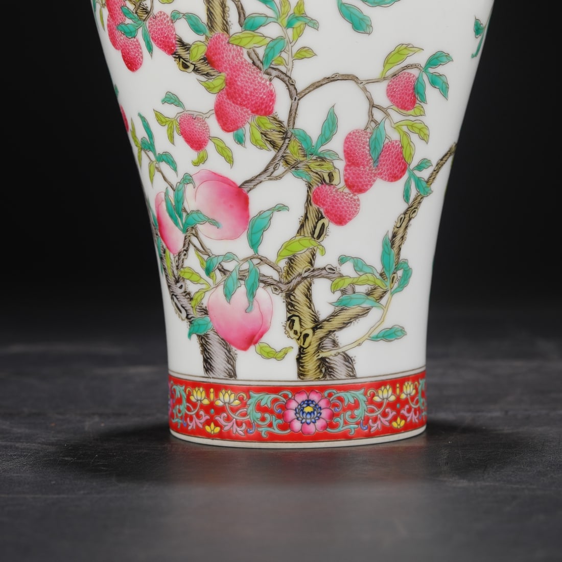 An Exquisite Enamel Lotus Pattern Flower and Fruit Pattern Vase - 4