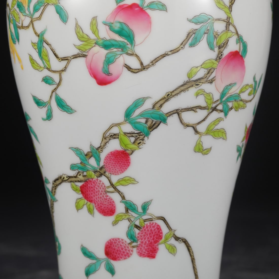 An Exquisite Enamel Lotus Pattern Flower and Fruit Pattern Vase - 7