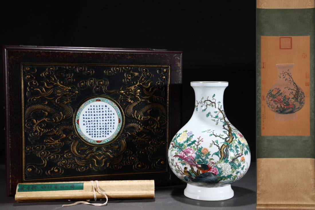 An Exquisite Famille-Rose Painted Gold Flower and Bird Pattern with poem Vase: An Exquisite Famille-Rose Painted Gold Flower and Bird Pattern with poem Vase Qing Dynasty, China Qianlong Six-character Mark Without frame Size:62cmx30.5cm Size:32cmx22.5cm (The Dimensions Of All Bat
