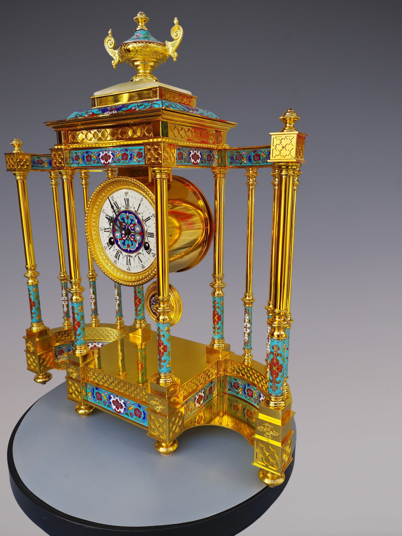 An Exquisite Gilt Bronze Lotus Pattern Clock - 4