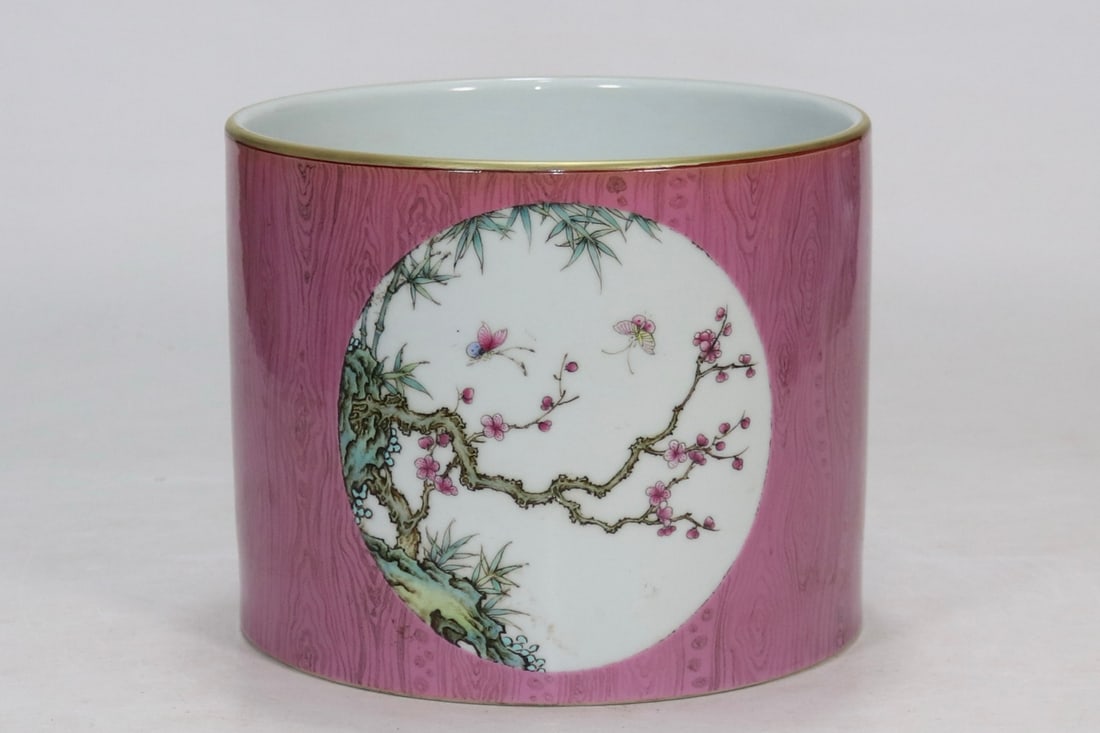 An Exquisite Imitation Wood Grain Glazed Flower and Butterfly Pattern Brush Pot: An Exquisite Imitation Wood Grain Glazed Flower and Butterfly Pattern Brush Pot Qing Dynasty, China Qianlong Four-character Mark Size:15.5cmx19cm (The Dimensions Of All Batches Are Manually Measured.I