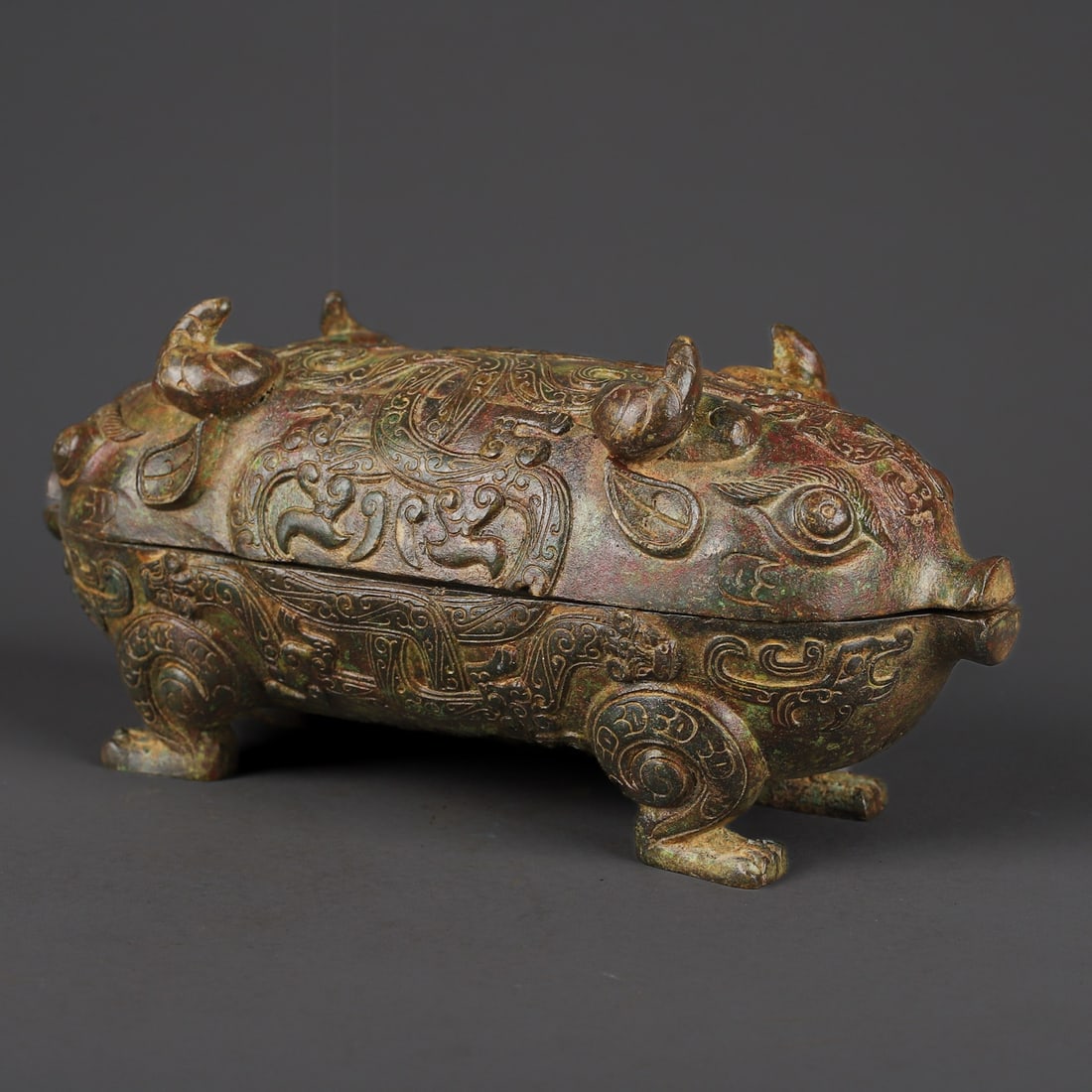 An Exquisite Bronze Auspicious Beast-Shaped Box - 3