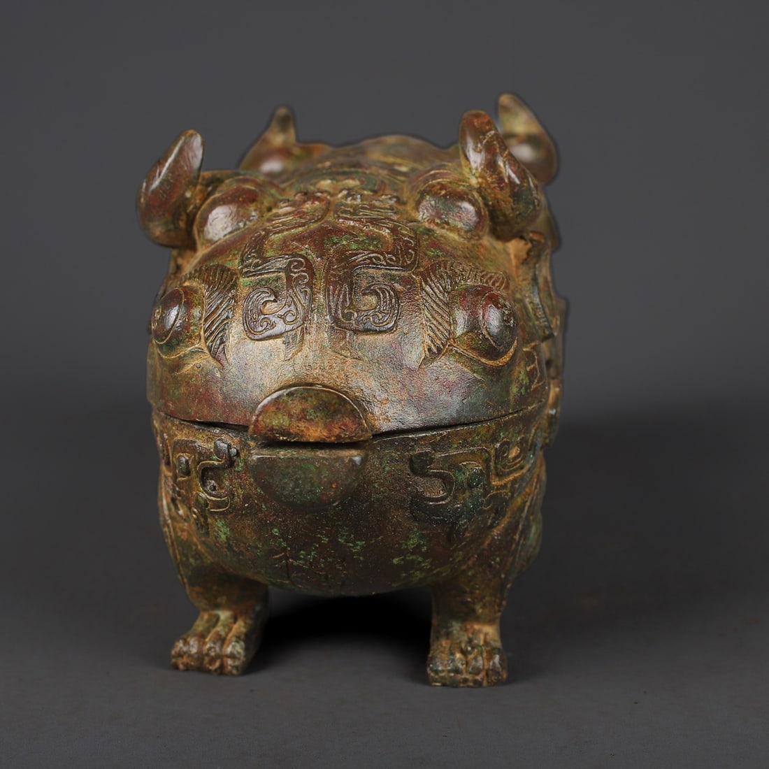 An Exquisite Bronze Auspicious Beast-Shaped Box - 6