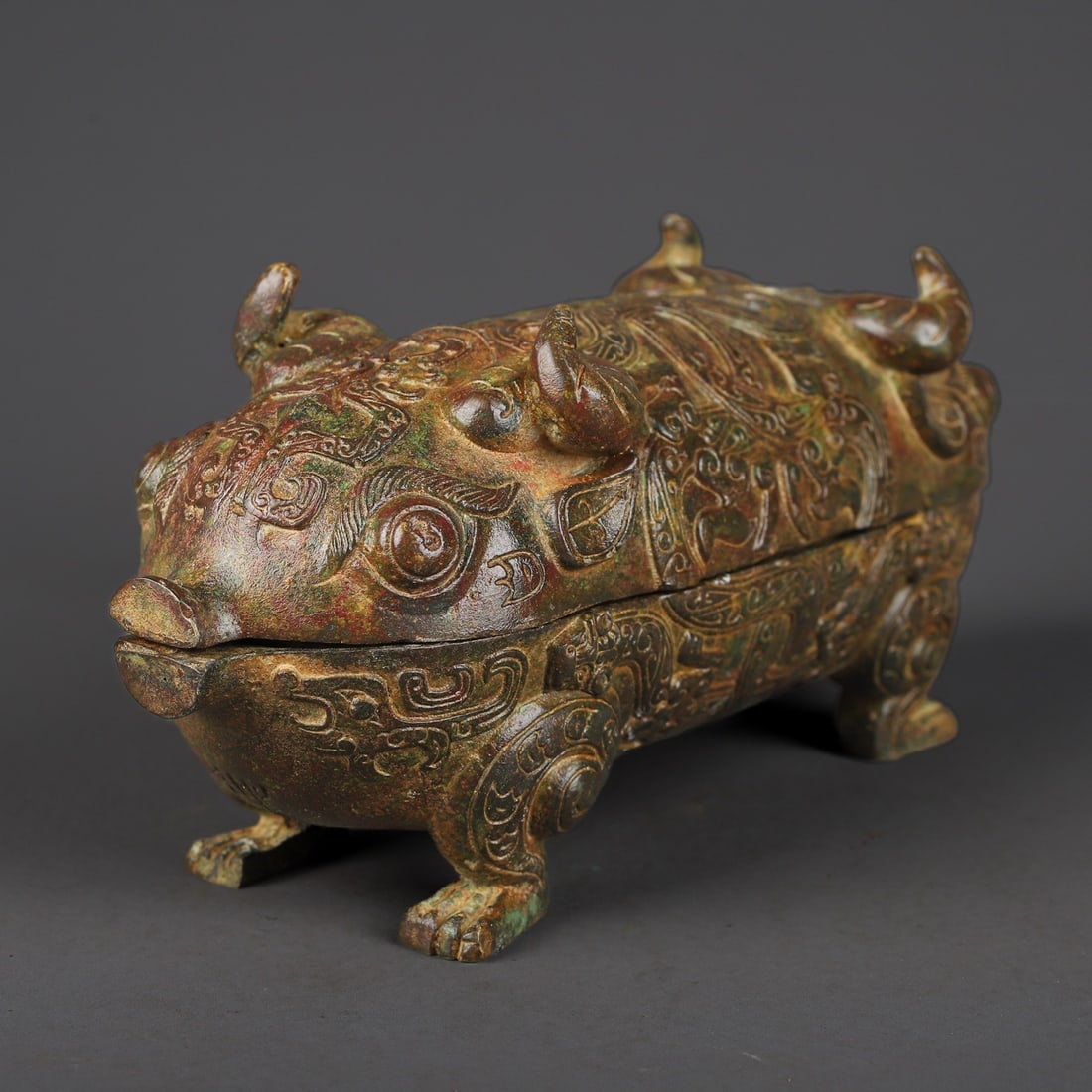 An Exquisite Bronze Auspicious Beast-Shaped Box - 7