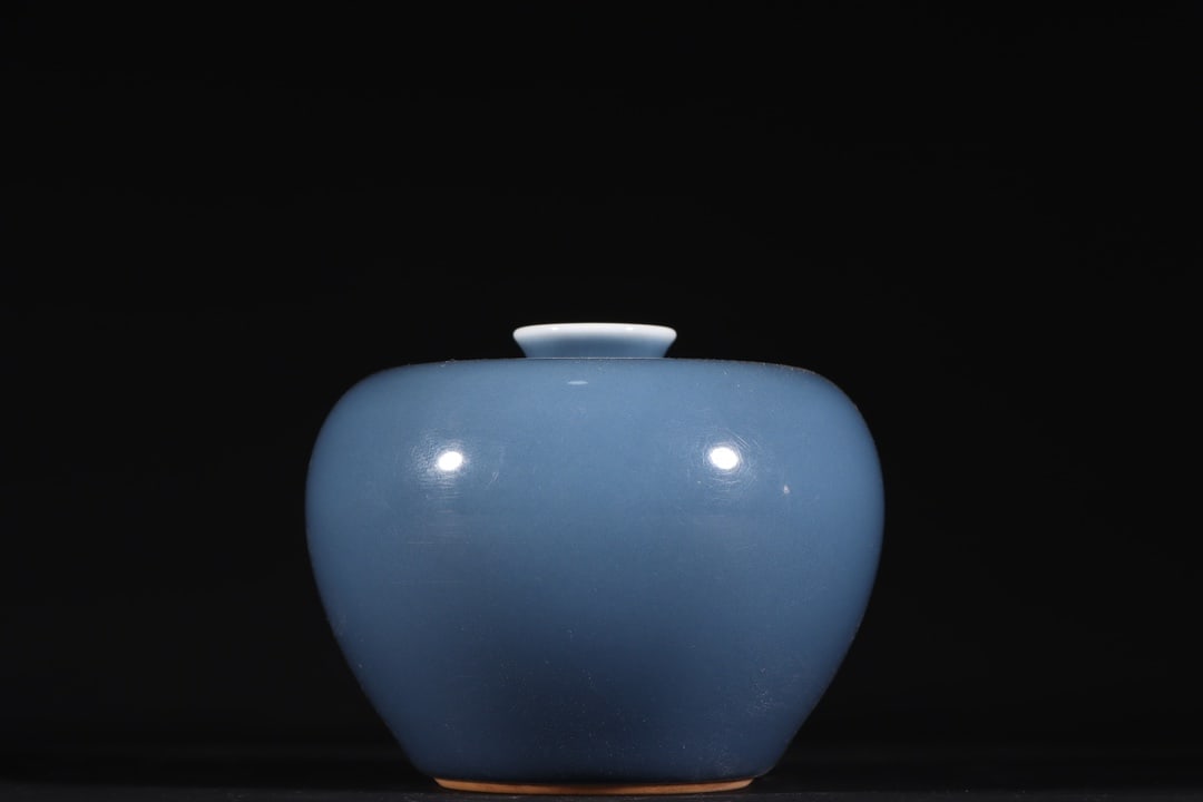 An Exquisite Blue Glazed Vase: An Exquisite Blue Glazed Vase Qing Dynasty, China Kangxi Six-character Mark Size:7.3cmx9.8cm (The Dimensions Of All Batches Are Manually Measured.If You Need More Detailed Information, Please Contact 