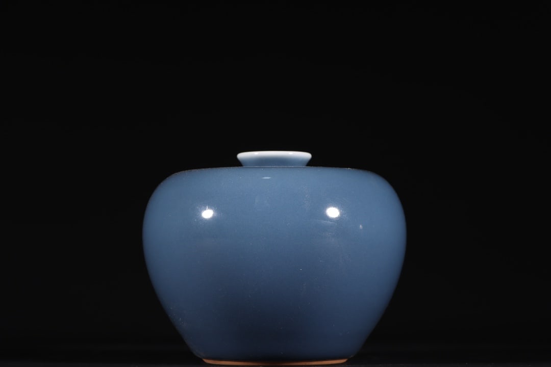 An Exquisite Blue Glazed Vase - 5