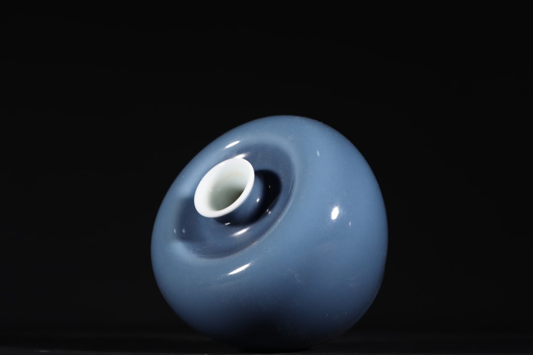 An Exquisite Blue Glazed Vase - 6