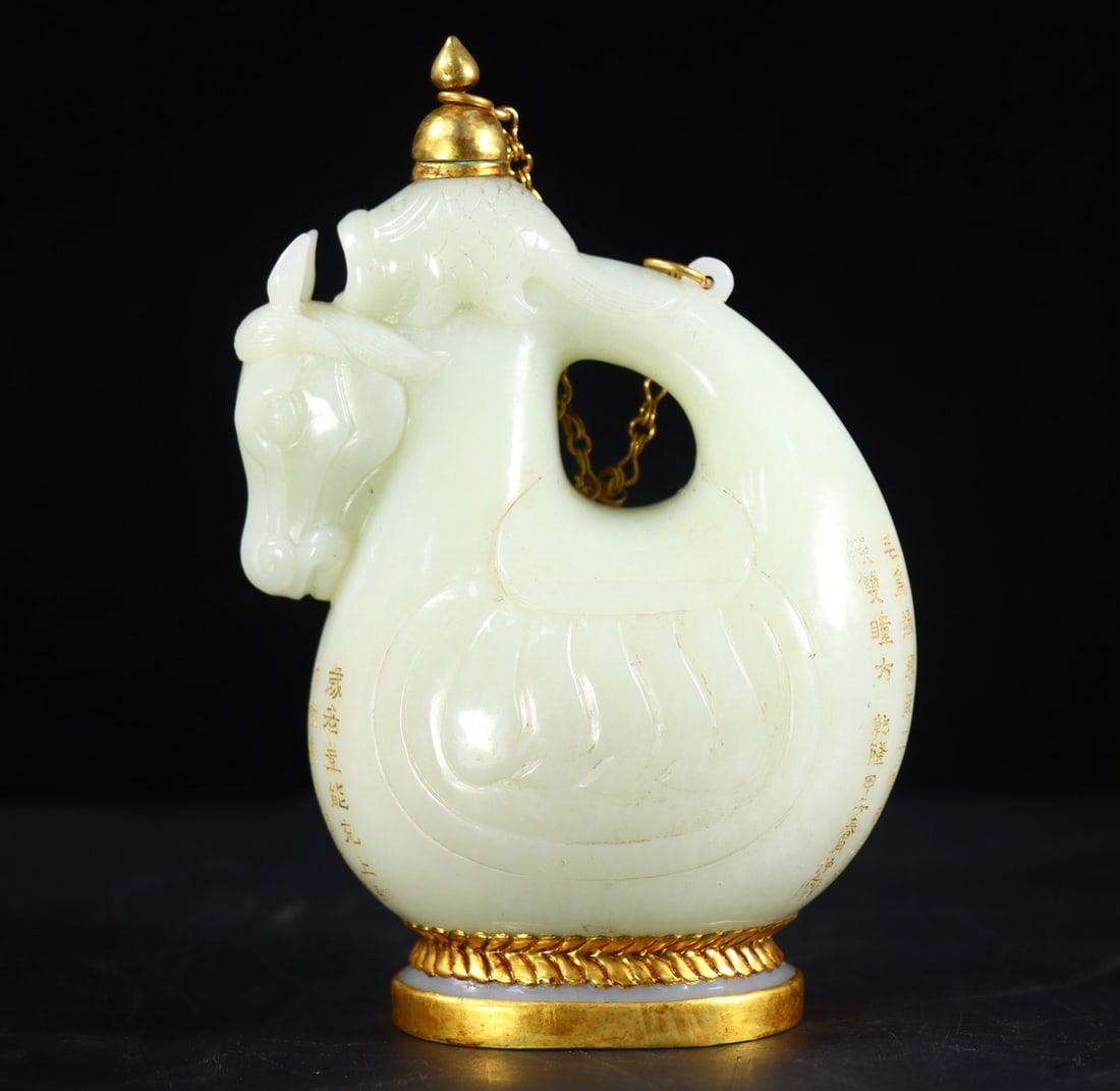 An Exquisite White Jade Cover with Gold with poem Ewer: An Exquisite White Jade Cover with Gold with poem Ewer Qing Dynasty, China Qianlong Four-character Mark Size: 15.5cmx9.5cmx5.5cm Weight:539g (The Dimensions Of All Batches Are Manually Measured.If