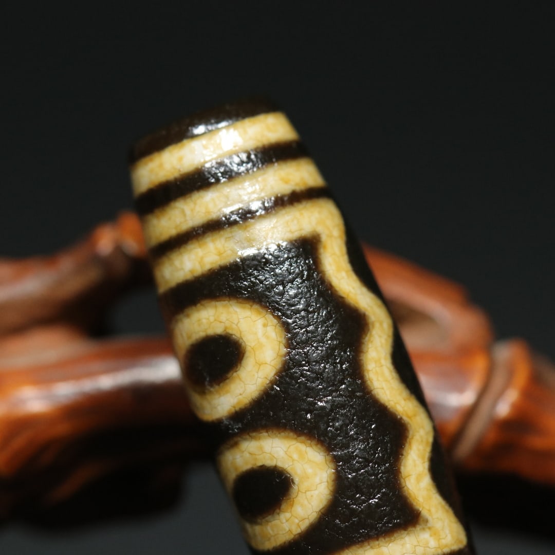 An Exquisite Dzi Bead Pendant - 8