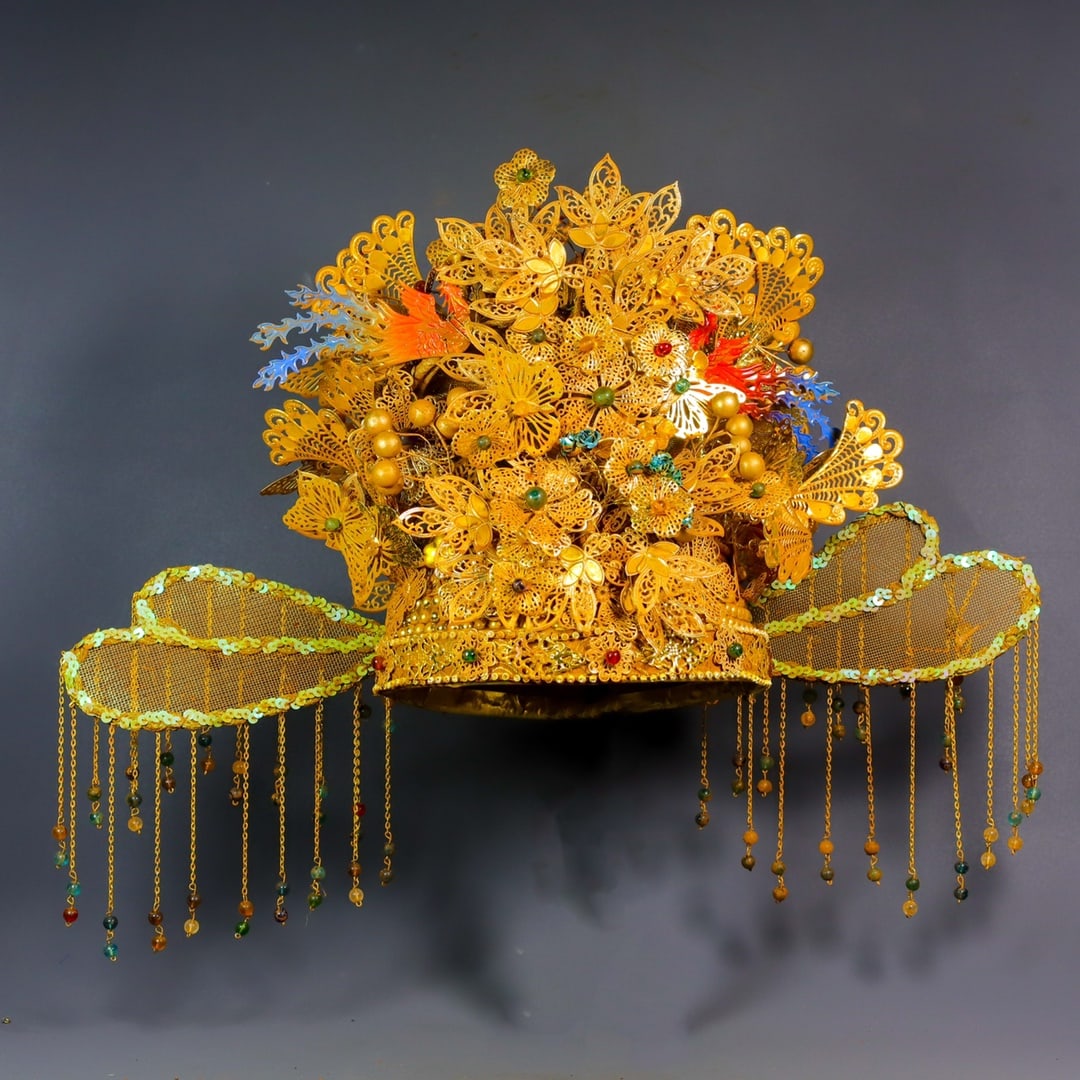 An Exquisite Gilt Bronze Inlaid Gems phoenix coronet: An Exquisite Gilt Bronze Inlaid Gems phoenix coronet Qing Dynasty, China Size:32cmx49cm Weight:780g (The Dimensions Of All Batches Are Manually Measured.If You Need More Detailed Information, Please