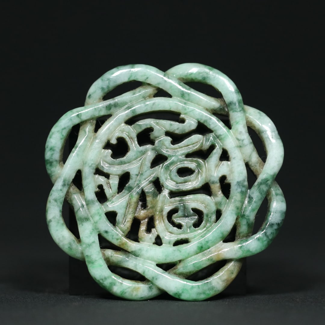 An Exquisite Jadeite Pendant: An Exquisite Jadeite Pendant Qing Dynasty, China Size:5.6cmx0.6cm Weight:29g (The Dimensions Of All Batches Are Manually Measured.If You Need More Detailed Information, Please Contact Our Customer
