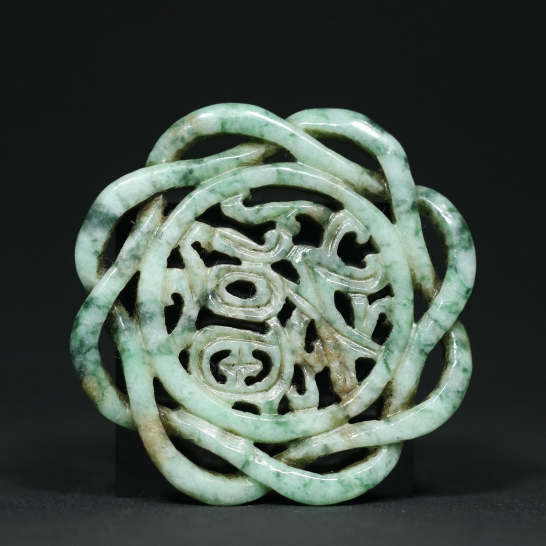 An Exquisite Jadeite Pendant - 2