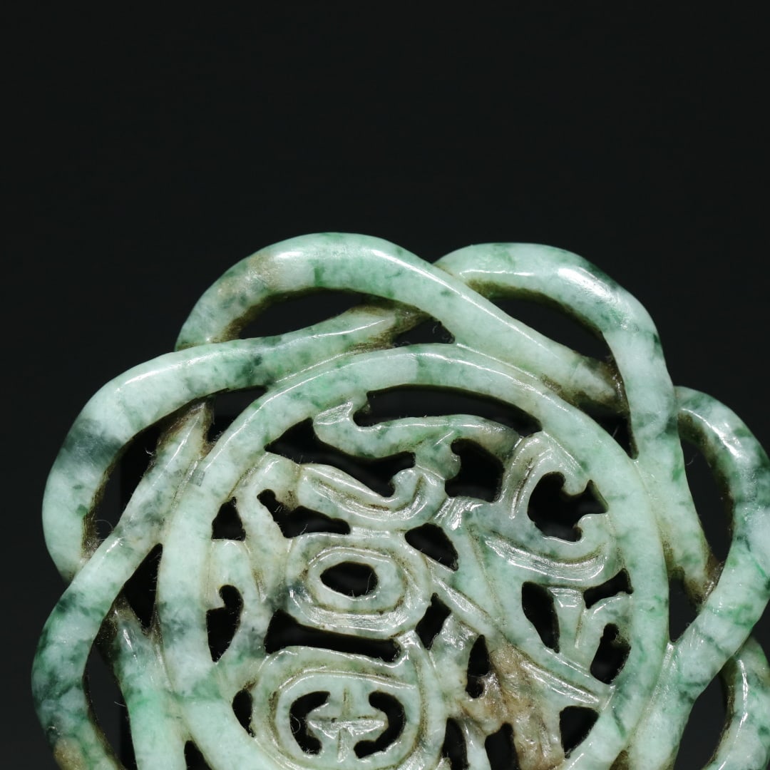 An Exquisite Jadeite Pendant - 8