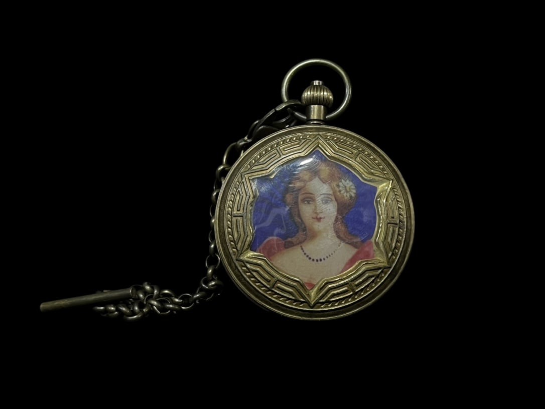 An Exquisite Bronze Figure Pattern Pocket watch: An Exquisite Bronze Figure Pattern Pocket watch Qing Dynasty, China Size:5.5cm (The Dimensions Of All Batches Are Manually Measured.If You Need More Detailed Information, Please Contact Our Customer