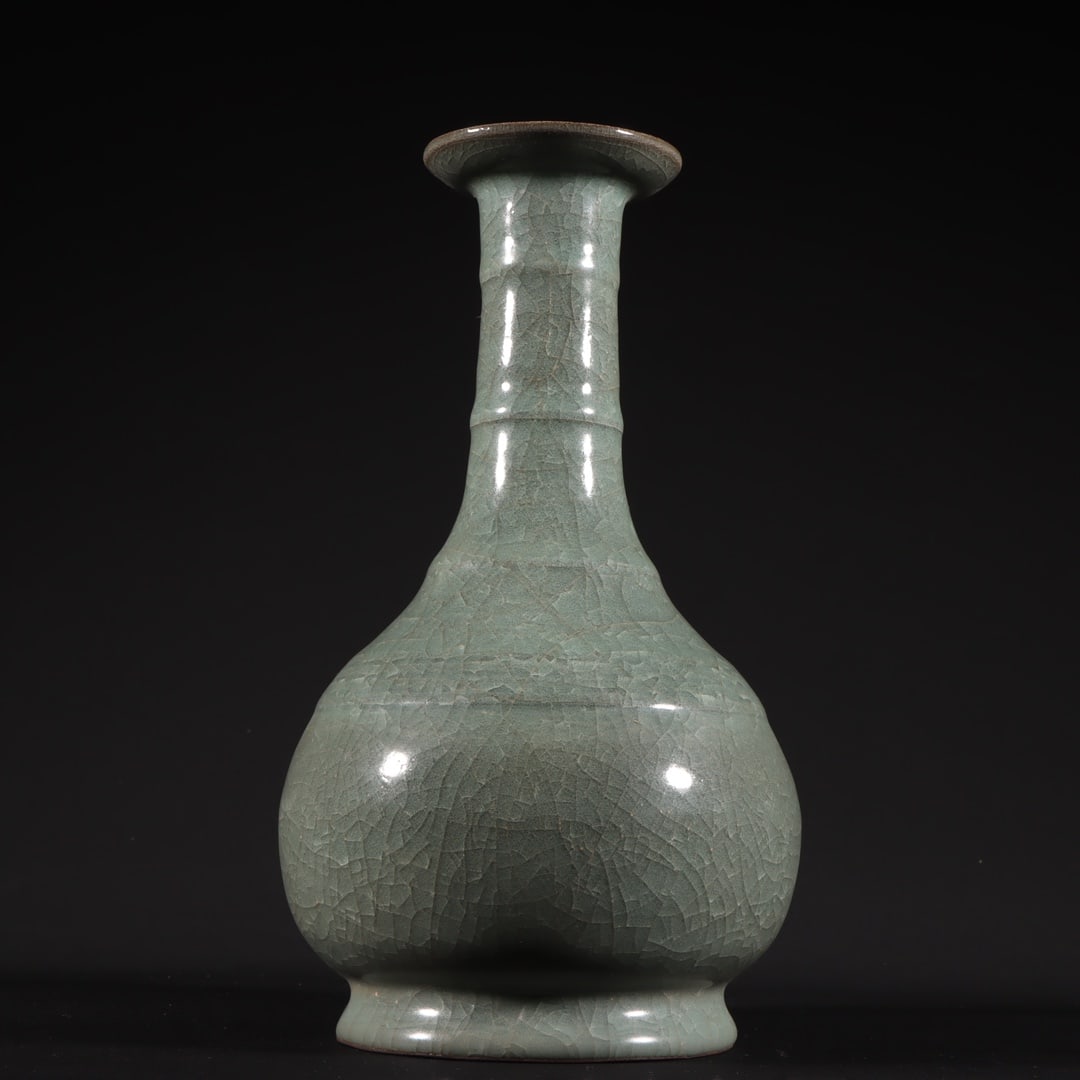 An Exquisite Longquan yao Vase - 2