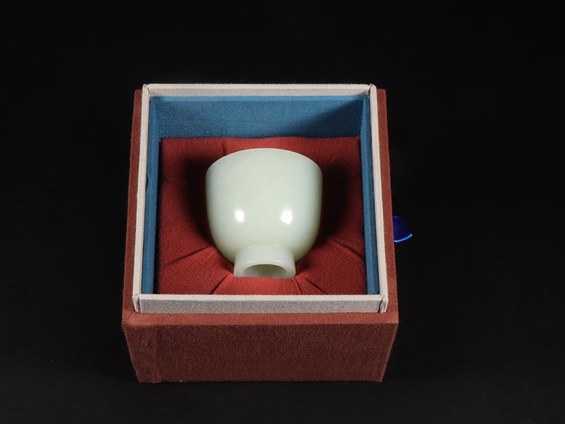An Exquisite White Jade Cup: An Exquisite White Jade Cup Qing Dynasty, China Size:4.7cmx5.2cm Weight:85g (The Dimensions Of All Batches Are Manually Measured.If You Need More Detailed Information, Please Contact Our Customer